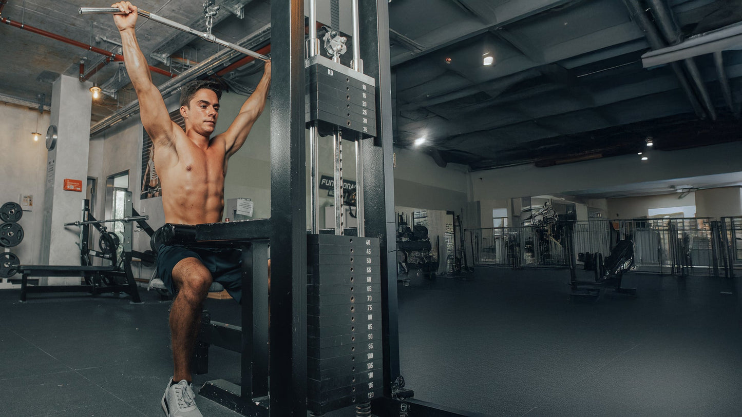 Latzug zum Nacken und Nackendrücken im Krafttraining – Sinnvoll oder unnötiges Risiko?